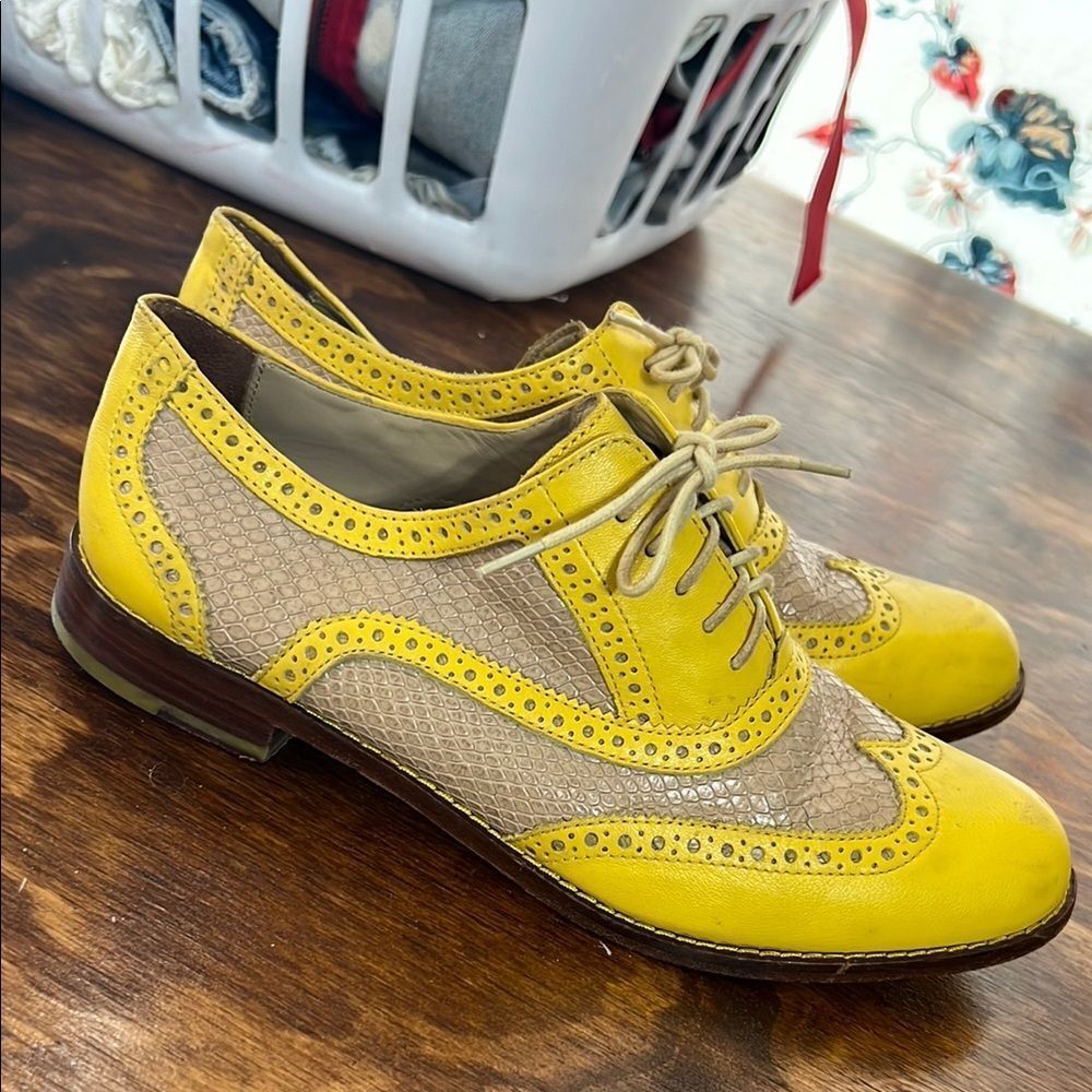 Yellow and Tan Men's Brogue Shoes - Picture 9 of 13